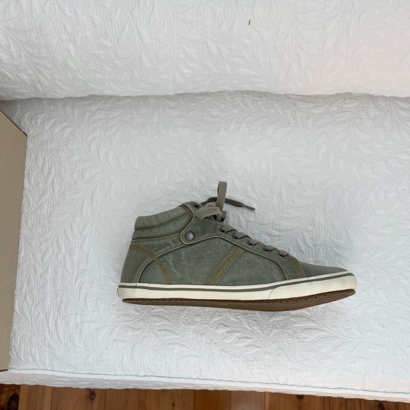 Taos Top Star High Tops NIB Size 8 Color: Sage - Picture 2 of 6